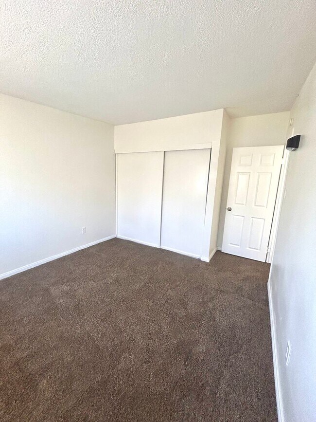 Building Photo - 73844 Sun Valley Dr