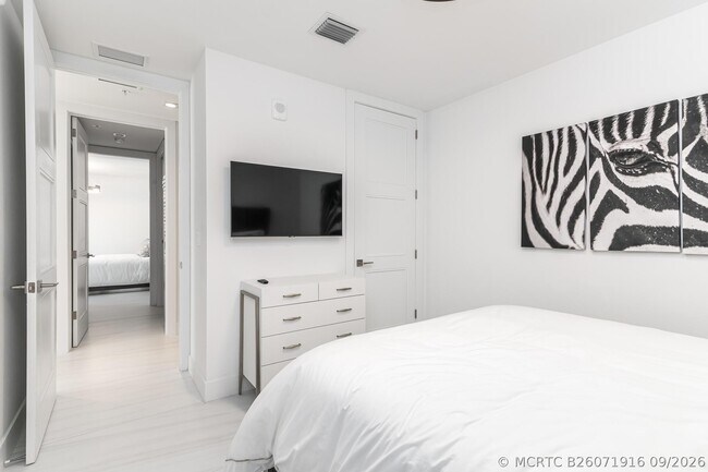Building Photo - 155 E Boca Raton Rd