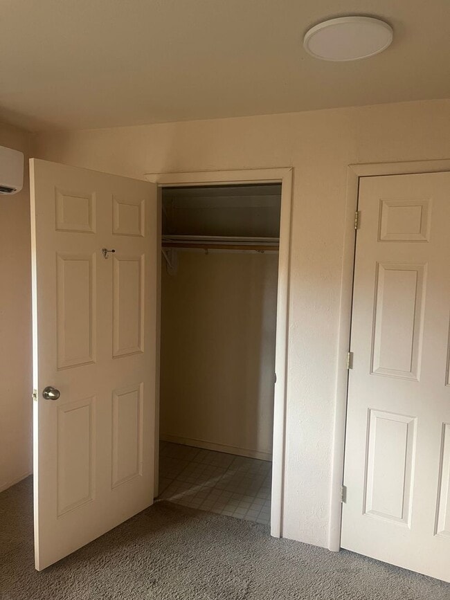 Building Photo - Beautiful ! Bed 1.5 Bath in J-6.