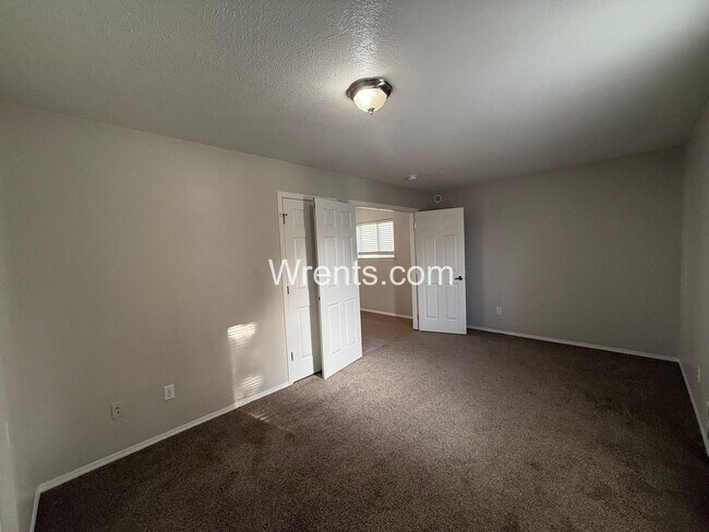 Building Photo - 1008-1010 E. Ermina