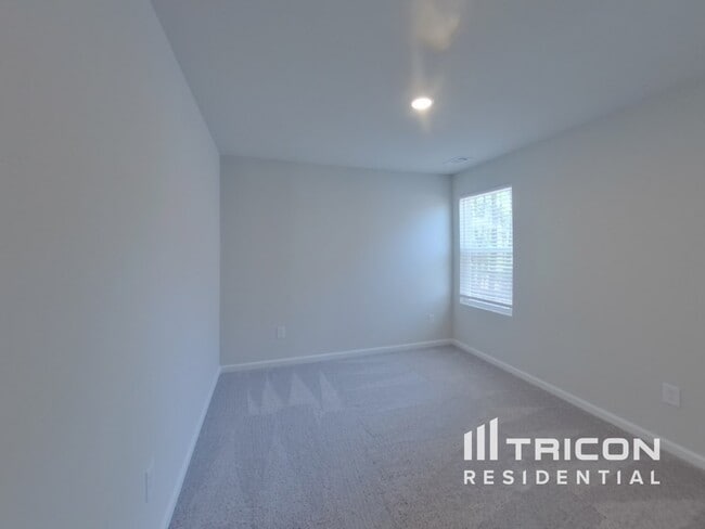 Building Photo - 9042 Legendary Ln