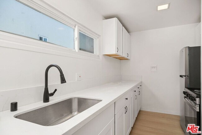 Building Photo - 2621 S Centinela Ave