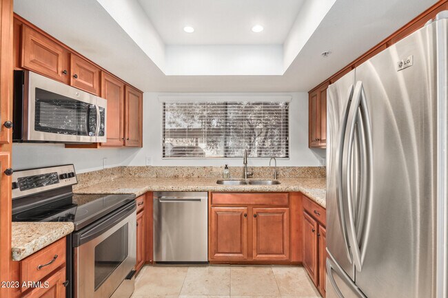 Building Photo - 9990 N Scottsdale Rd