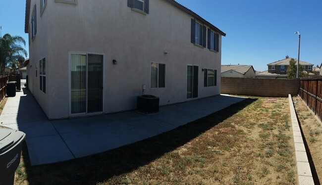 Building Photo - 4 Bedroom / 4 Bathroom Perris Home