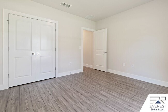 Building Photo - 59 Breeze Hill Ln