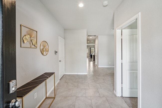 Building Photo - 6926 Ithaca Heights Ln