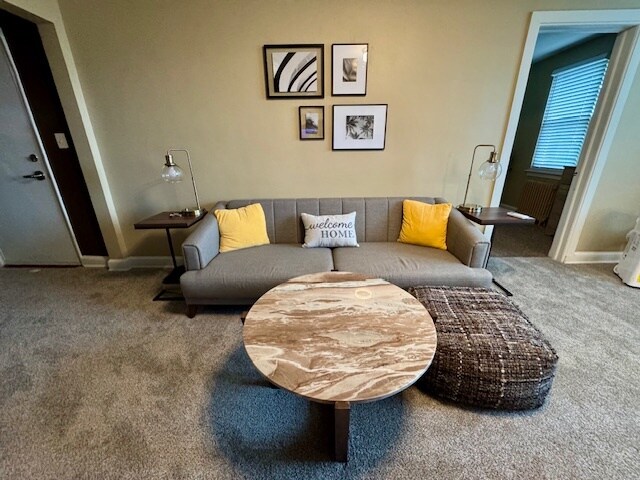 Comfortable livingroom - 3935 S St SE