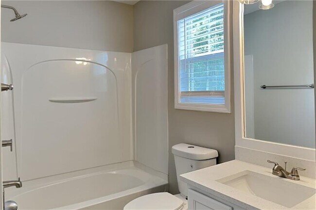 Building Photo - 28 Greystone Ridge