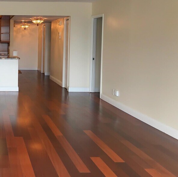 Building Photo - 3150 N Course Ln