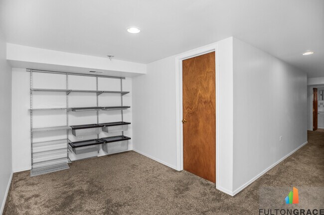 Building Photo - 2744 W Warren Blvd