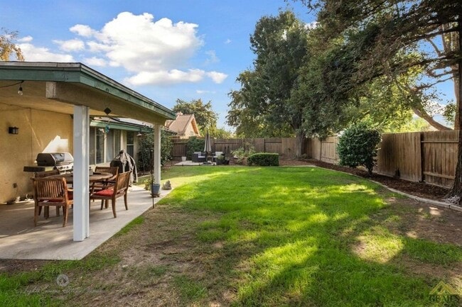 Building Photo - 3 BEDROOM, 2 BATH HOME IN THE OAKS, SW