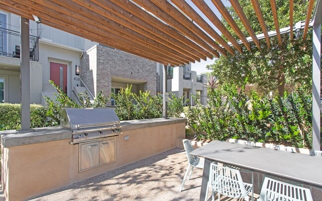 Building Photo - Beautiful contemporary design home in Bressi Ranch!