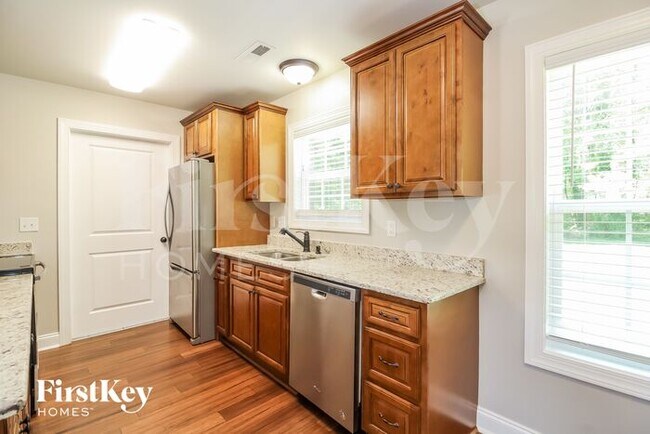 Building Photo - 438 Garland Dr