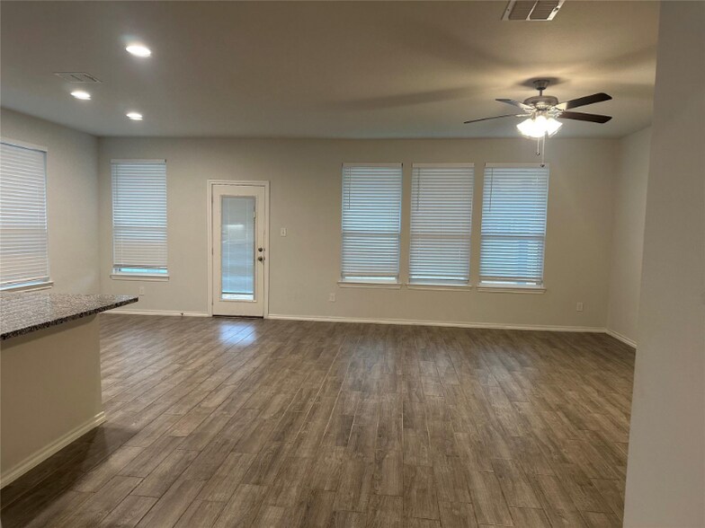 Building Photo - 1613 Abbottsford Ave