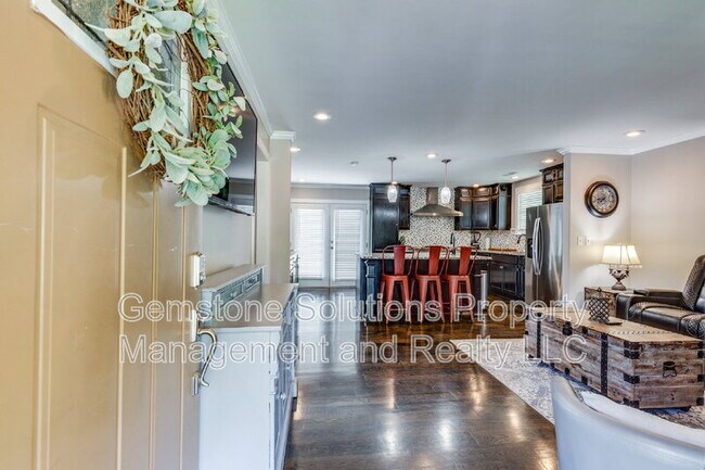 Building Photo - 1406 Lillian St