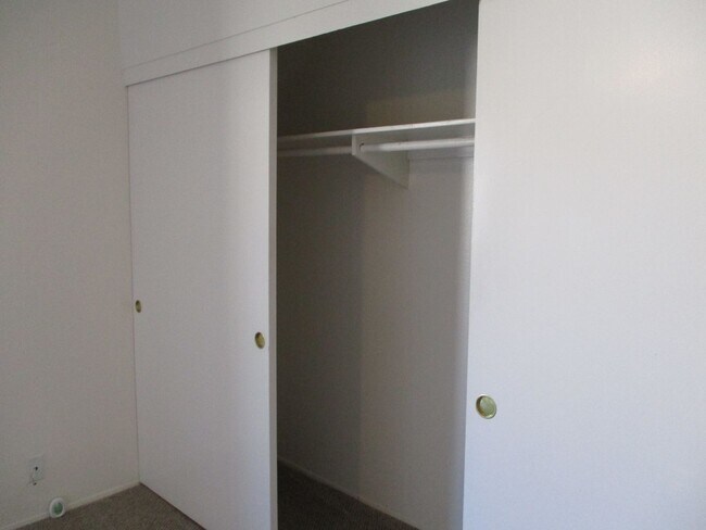 Building Photo - Woodlands in La Jolla  2 bedroom 1 bath to...
