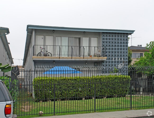 Building Photo - 2043 S Corning