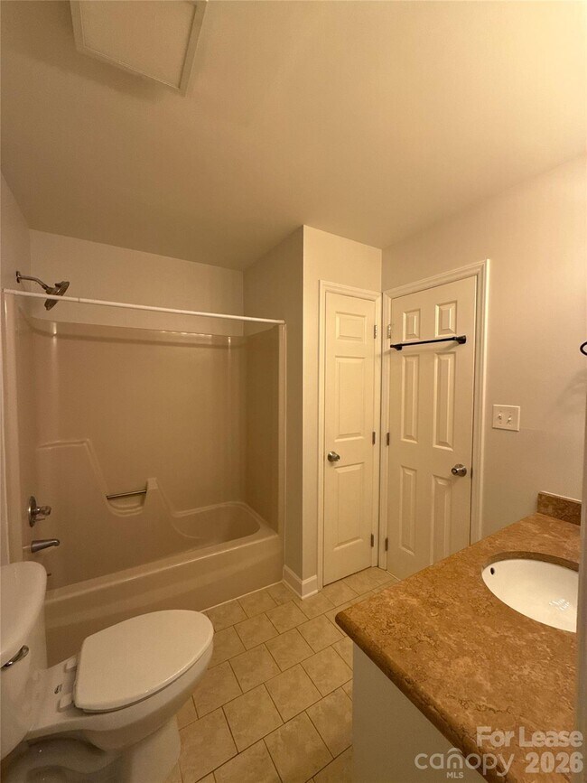 Building Photo - 815 Lexington Ave