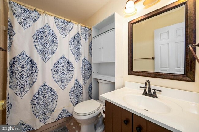 Building Photo - 723 Kings Croft Dr