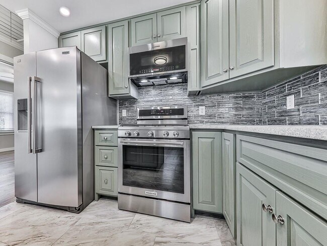 Building Photo - 2406 Pine Dr NW