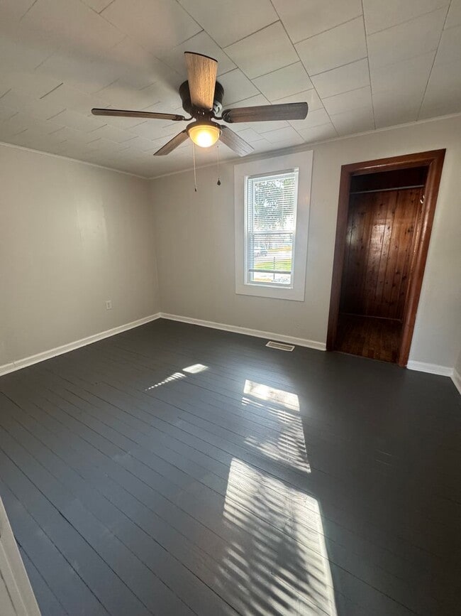 Building Photo - Small 2-Bed Home on E Horton – Simple & Affordable