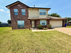 Building Photo - Great Family Home, Great Neighborhood
