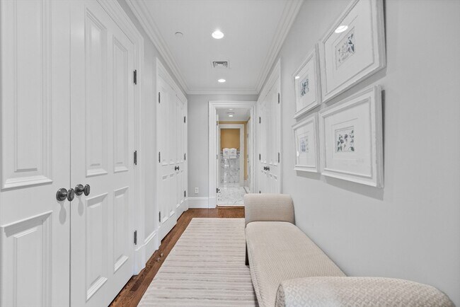 Building Photo - 348 Beacon St