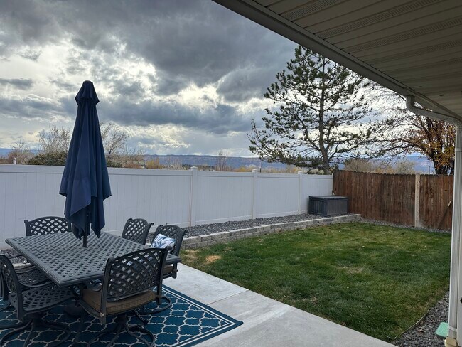 Building Photo - 2441 Roan Ridge Rd