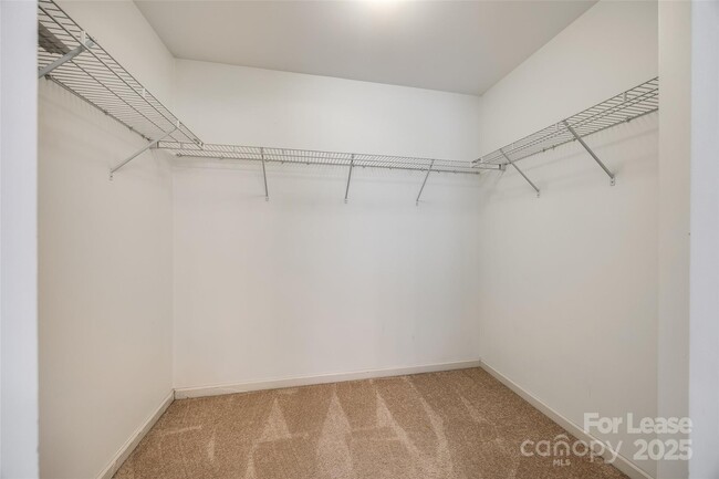 Building Photo - 826 Summerlake Dr