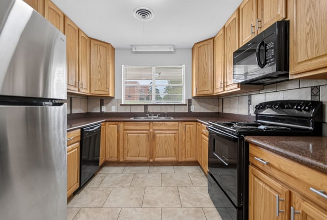 Building Photo - Midtown Living with Modern Conveniences – Prime Little Rock Location!