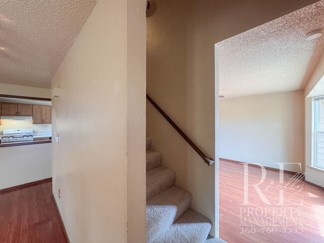 Building Photo - 7880 Oxbow Ave