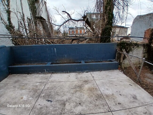 Building Photo - 116 E Pastorius St