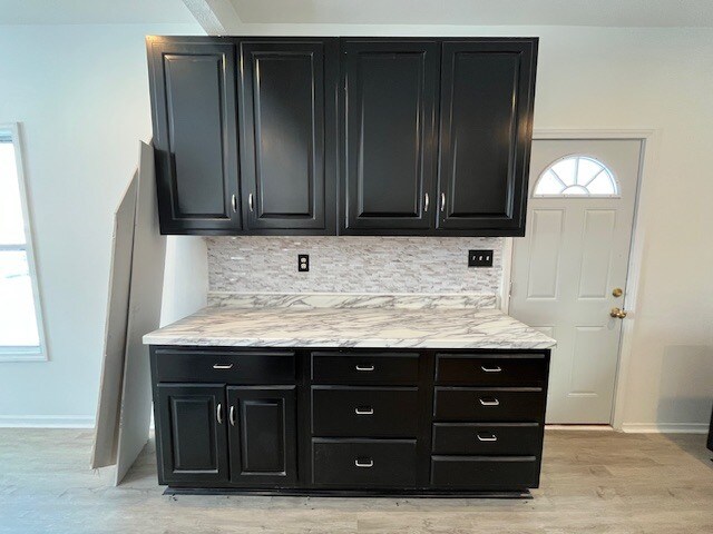 Building Photo - 934 W Garfield Ave