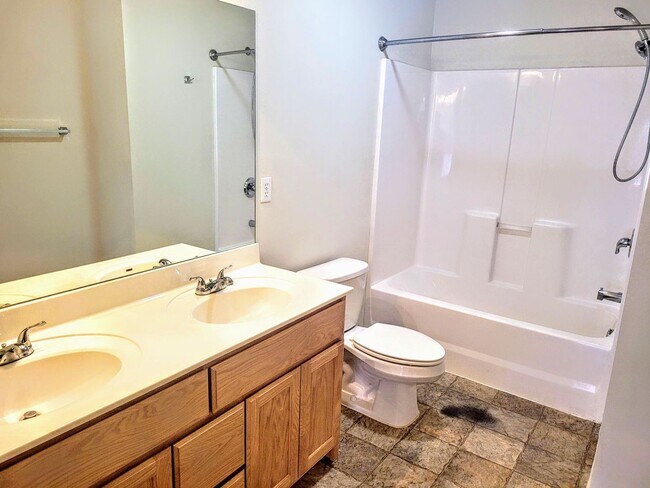 Building Photo - 16195 A&amp;B Hummingbird