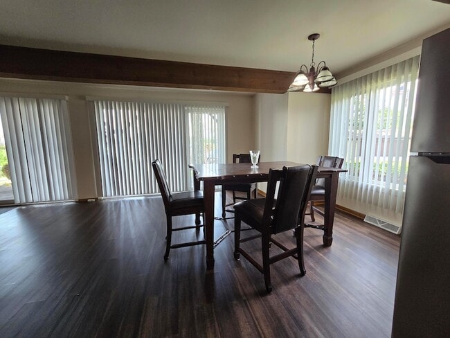 Building Photo - 1500 Camellia Dr