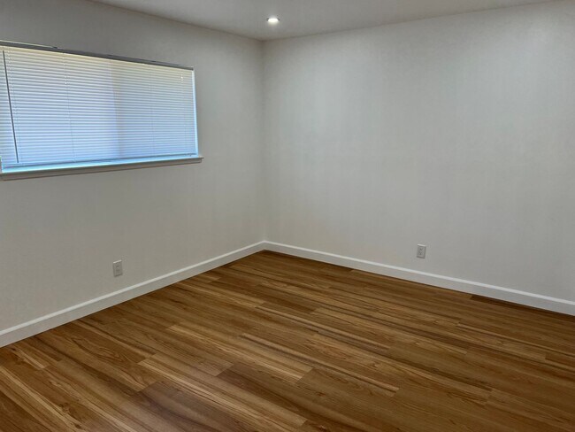 Building Photo - Updated 3 bedroom Home