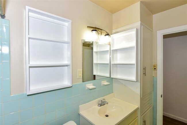 Building Photo - 7605 Carriage Dr