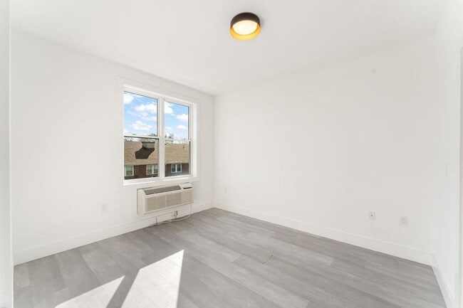 Building Photo - 43-45-45 W 32nd St