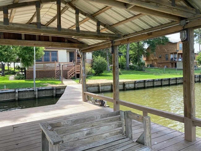 Building Photo - 554 Harbor Dr