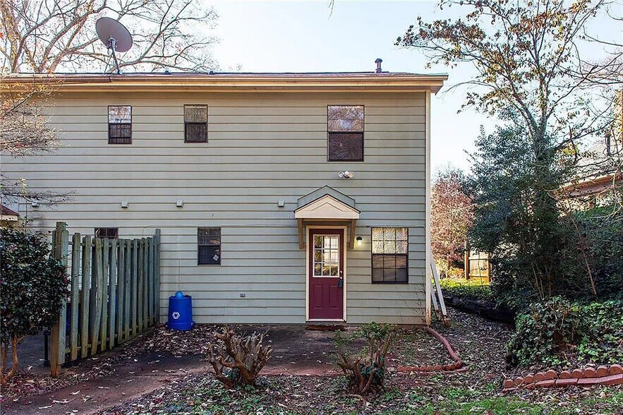 Building Photo - 732 S Candler St