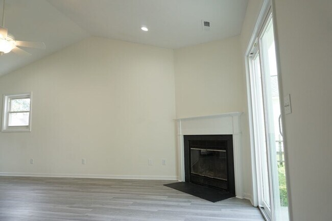 Building Photo - 3808 Fawn Creek Dr