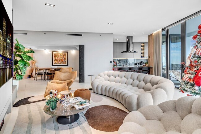 Building Photo - 20281 E Country Club Dr