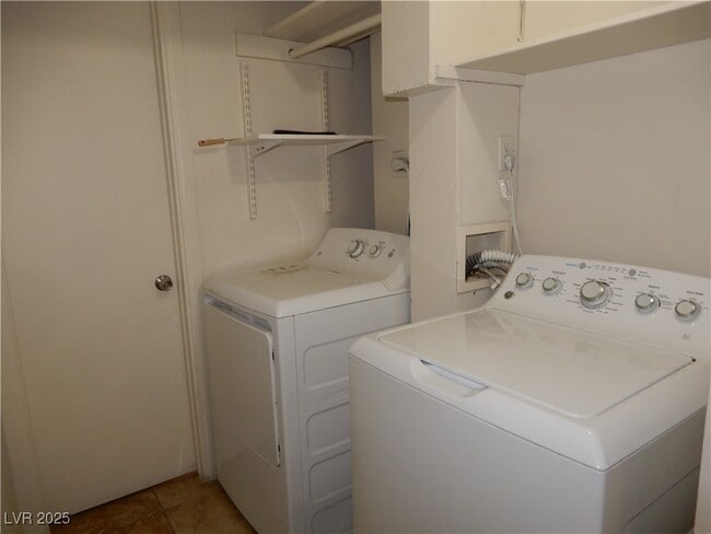 Building Photo - 1554 Silver Mesa Way