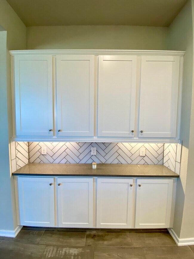 Building Photo - 7043 Coneflower Creek Ct