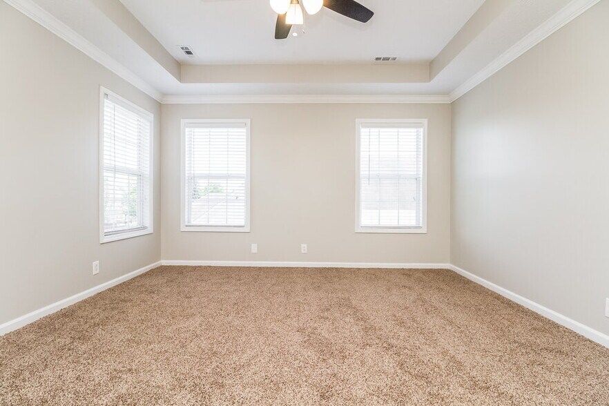 Building Photo - 1733 Kinsale Ave