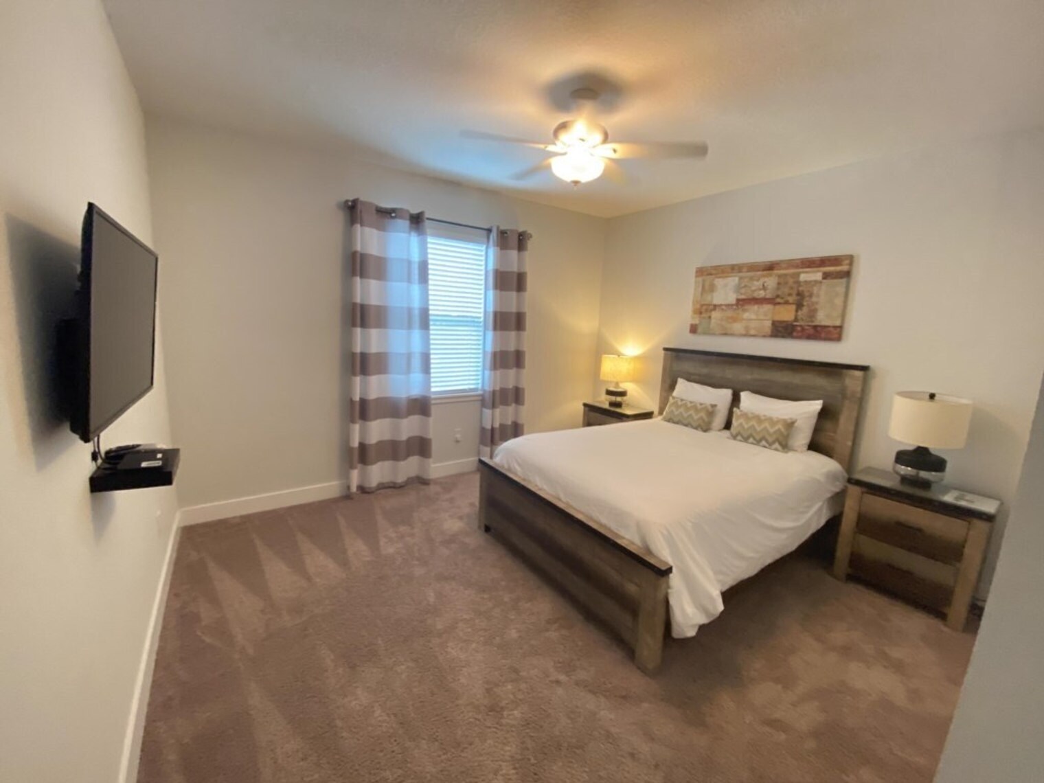 Building Photo - 350 Lasso Dr