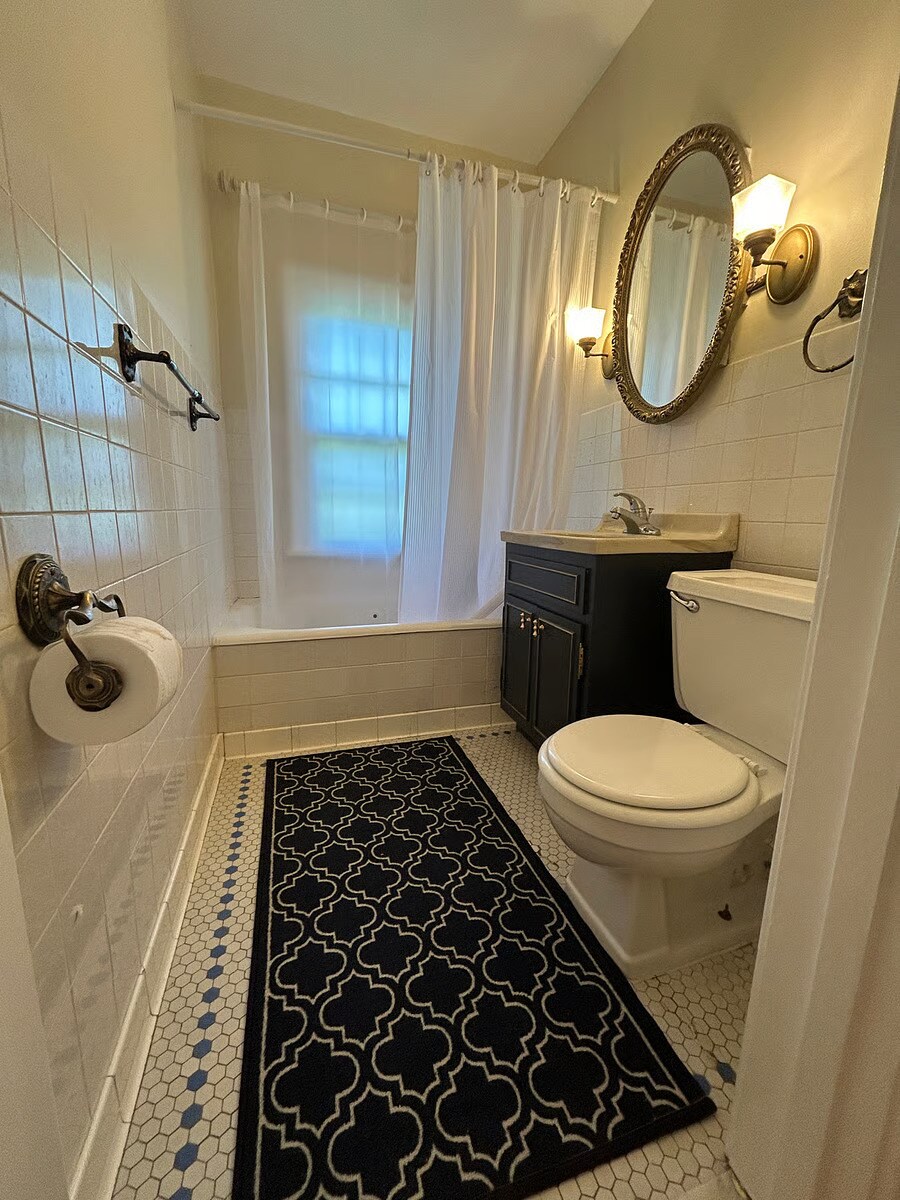 Building Photo - 2508 33rd Ave S