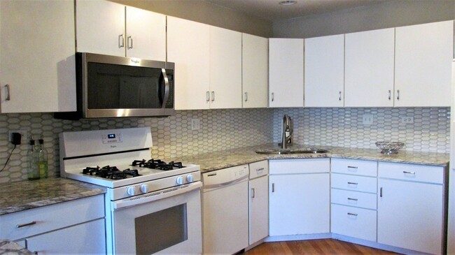 Building Photo - 1542 E Chivalry Ct