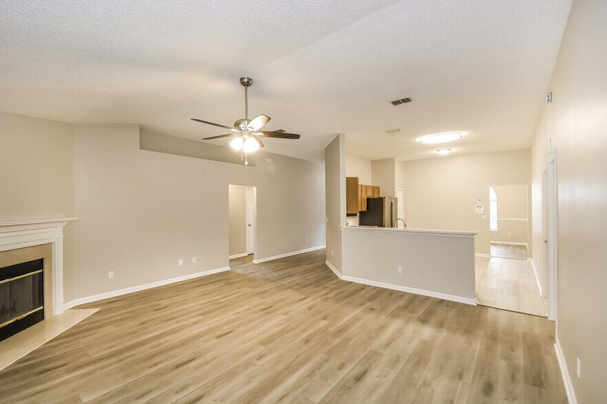 Building Photo - 3855 Chapelgate Rd
