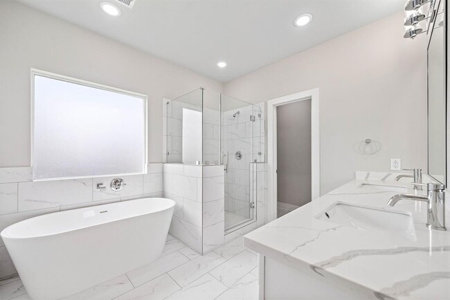 Building Photo - 4536 Sunflower St